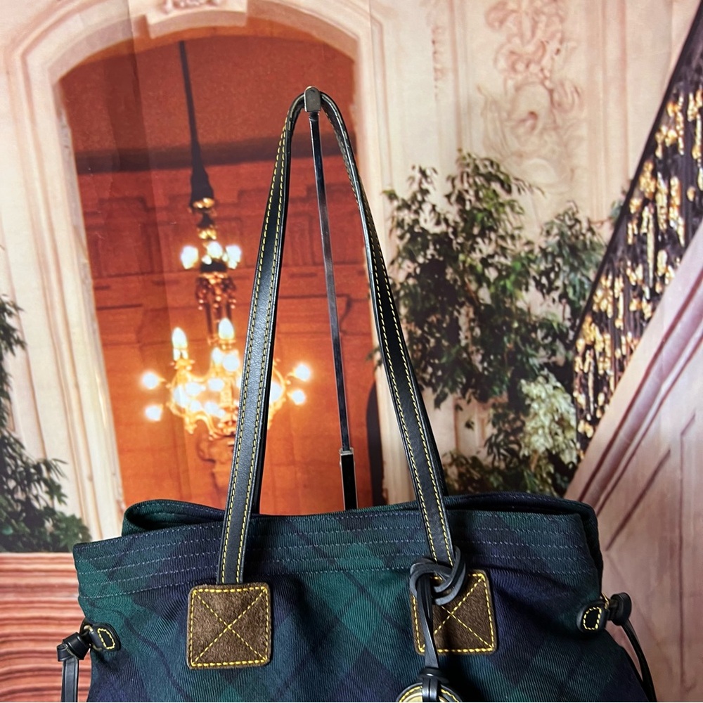 Dooney & Bourke Tartan Victoria tote bag with a green and black plaid, leather - Picture 10 of 16